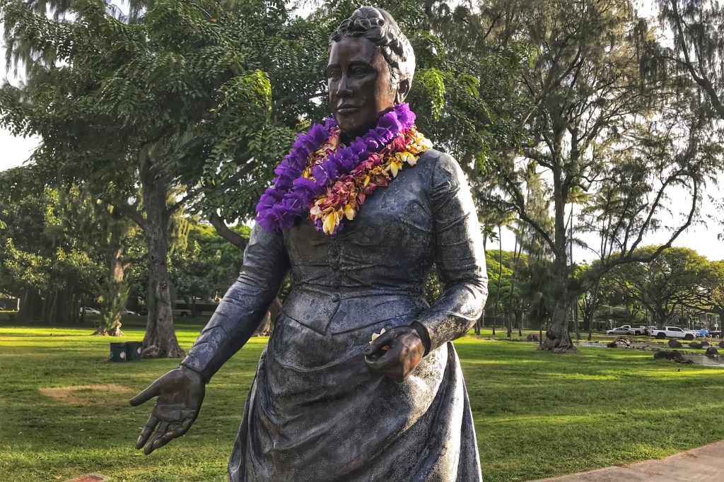 Morning Walk to Queen Kapiʻolani&nbsp;Park